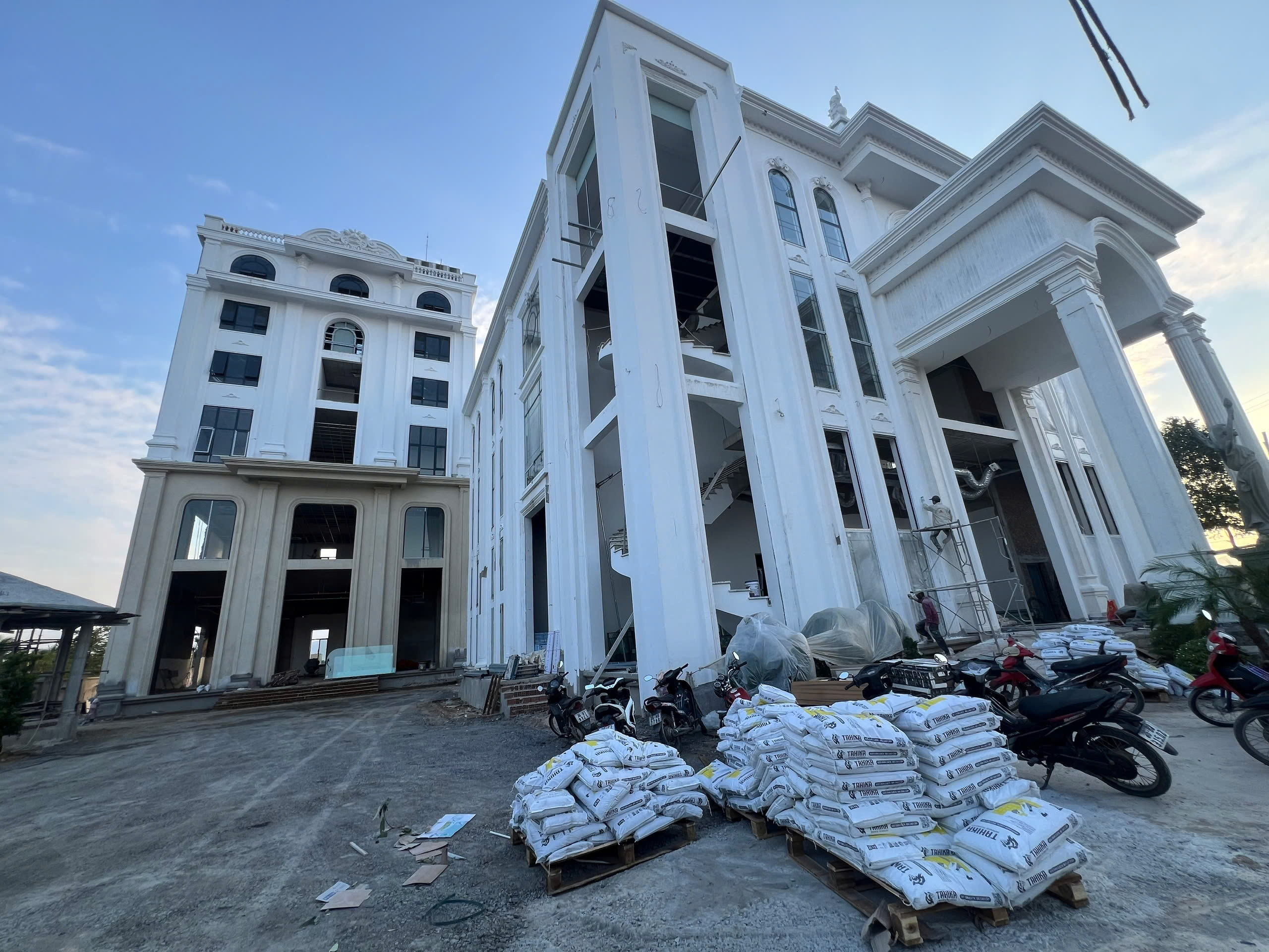 BÍ QUYẾT THI CÔNG GẠCH KHỔ LỚN AN TOÀN TUYỆT ĐỐI: ĐẲNG CẤP GỌI TÊN TAHIKA