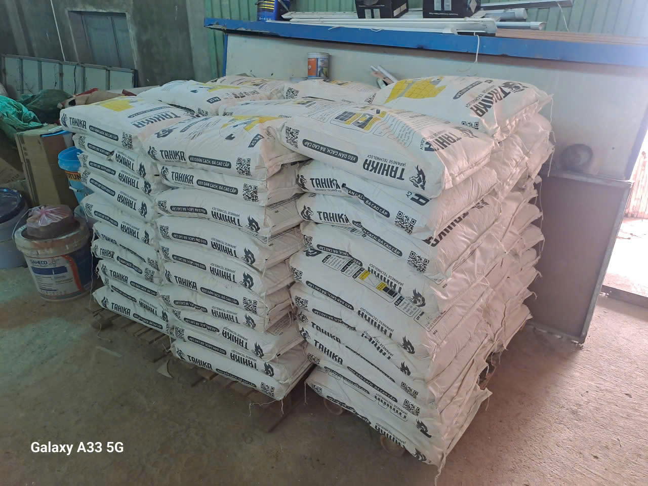 ĐẦU TƯ MỘT LẦN, BỀN VỮNG TRỌN ĐỜI: TẠI SAO TAHIKA LẠI KINH TẾ HƠN XI MĂNG TRUYỀN THỐNG?