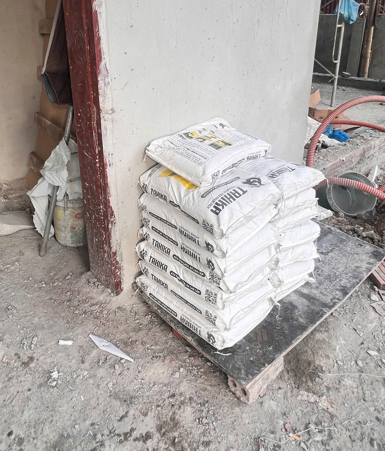 KEO DÁN GẠCH TAHIKA – ĐỘT PHÁ CÔNG NGHỆ chuẩn C2 VỚI ĐỘ BÁM DÍNH GẤP 4 LẦN HỒ VỮA TRUYỀN THỐNG