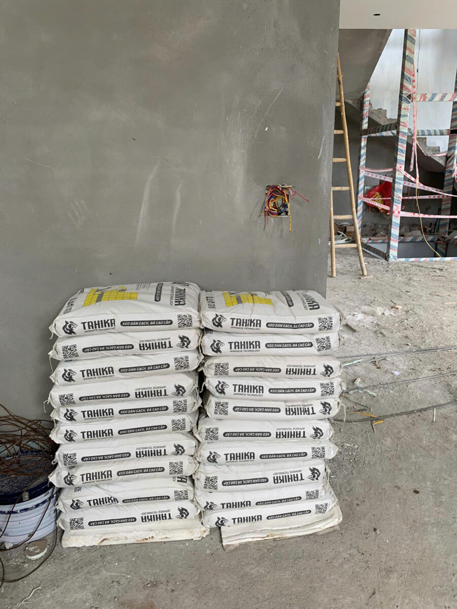 KEO DÁN GẠCH TAHIKA: KẾT QUẢ THỬ NGHIỆM THỰC TẾ VÀ ĐỘ BÁM DÍNH VƯỢT TIÊU CHUẨN C2