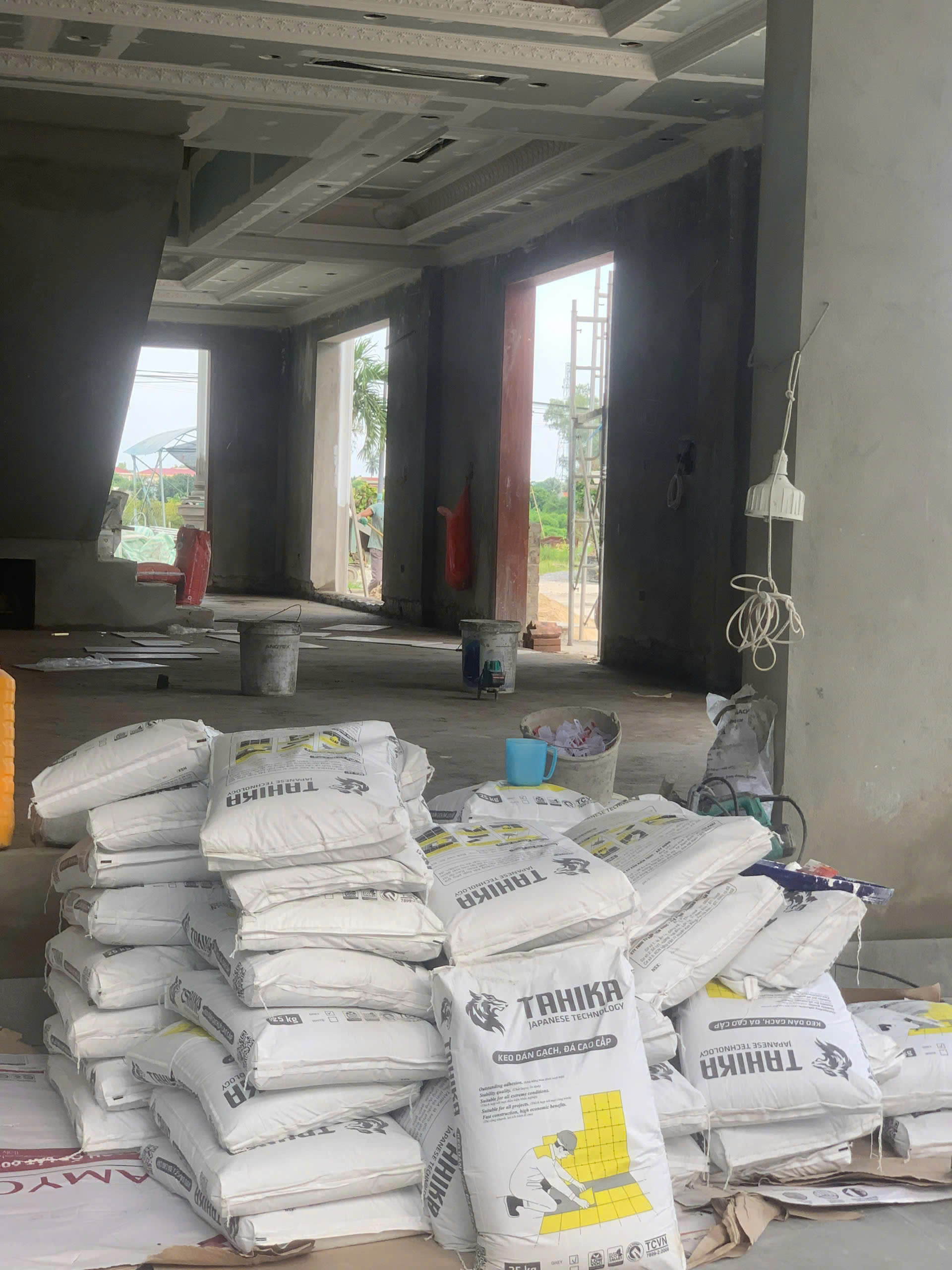 LÀM THẾ NÀO KEO DÁN GẠCH TAHIKA GIÚP TIẾT KIỆM CHI PHÍ VÀ TĂNG TUỔI THỌ CÔNG TRÌNH?