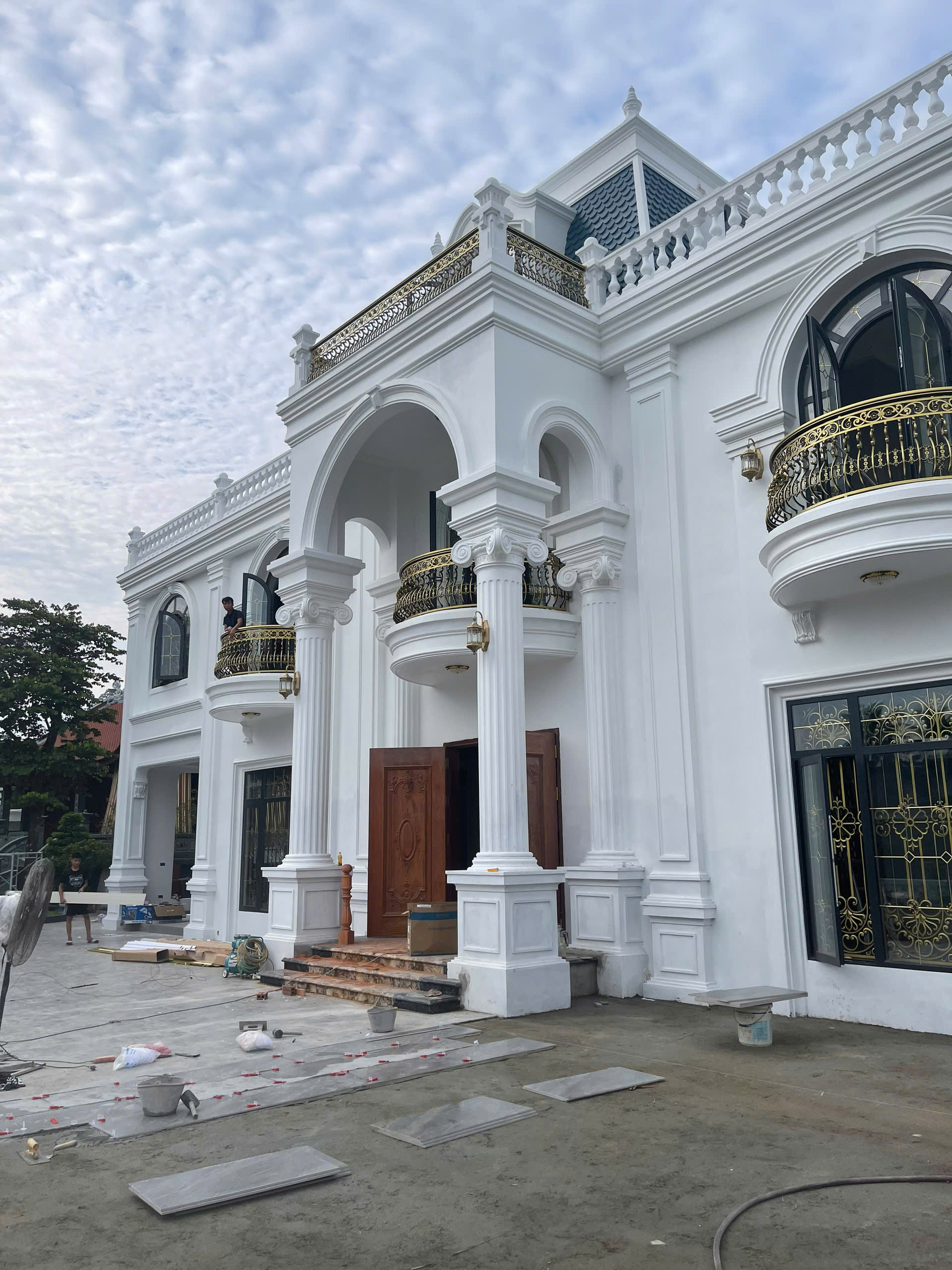 Giá Keo Dán Gạch Tahika Bao Nhiêu? Những Yếu Tố Ảnh Hưởng Đến Giá