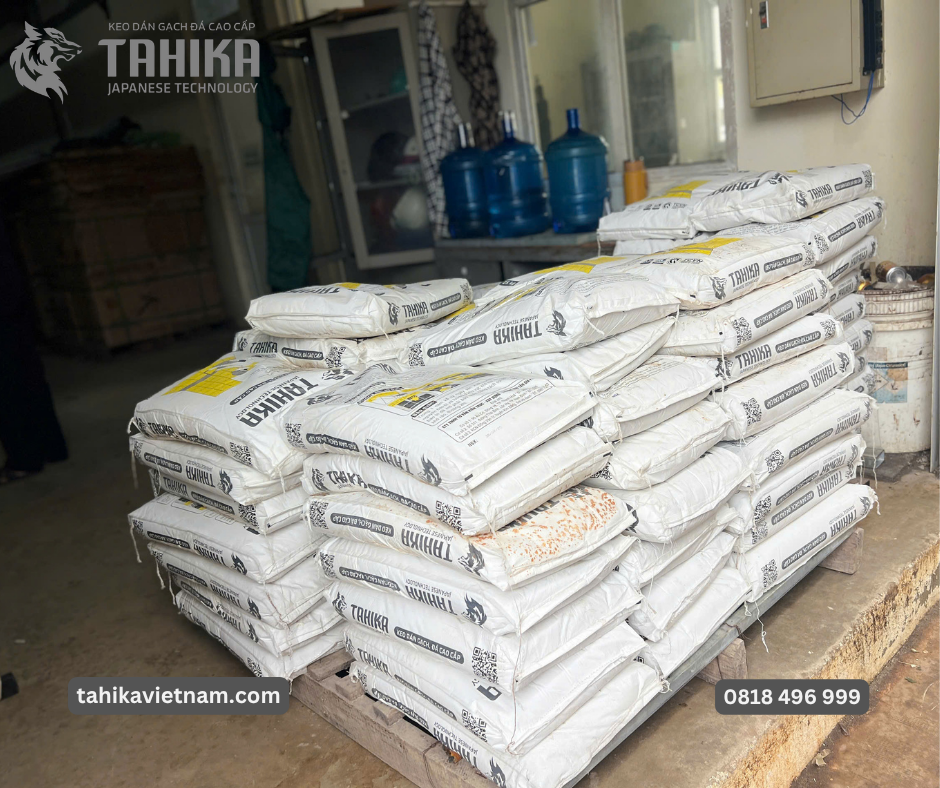 Khắc Tinh Nồm Ẩm Và Nắng Gắt: Keo Dán Gạch Tahika – Sự Lựa Chọn Số 1 Cho Khí Hậu Thanh Hóa